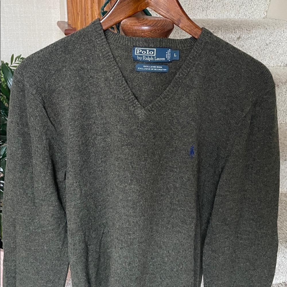 Polo by Ralph Lauren Men's Dark Green Lambswool V-Neck Sweater - Picture 2 of 8